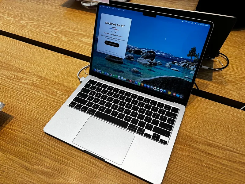 MacBook Air M4: Leiser Alltagsbegleiter mit viel Ausdauer